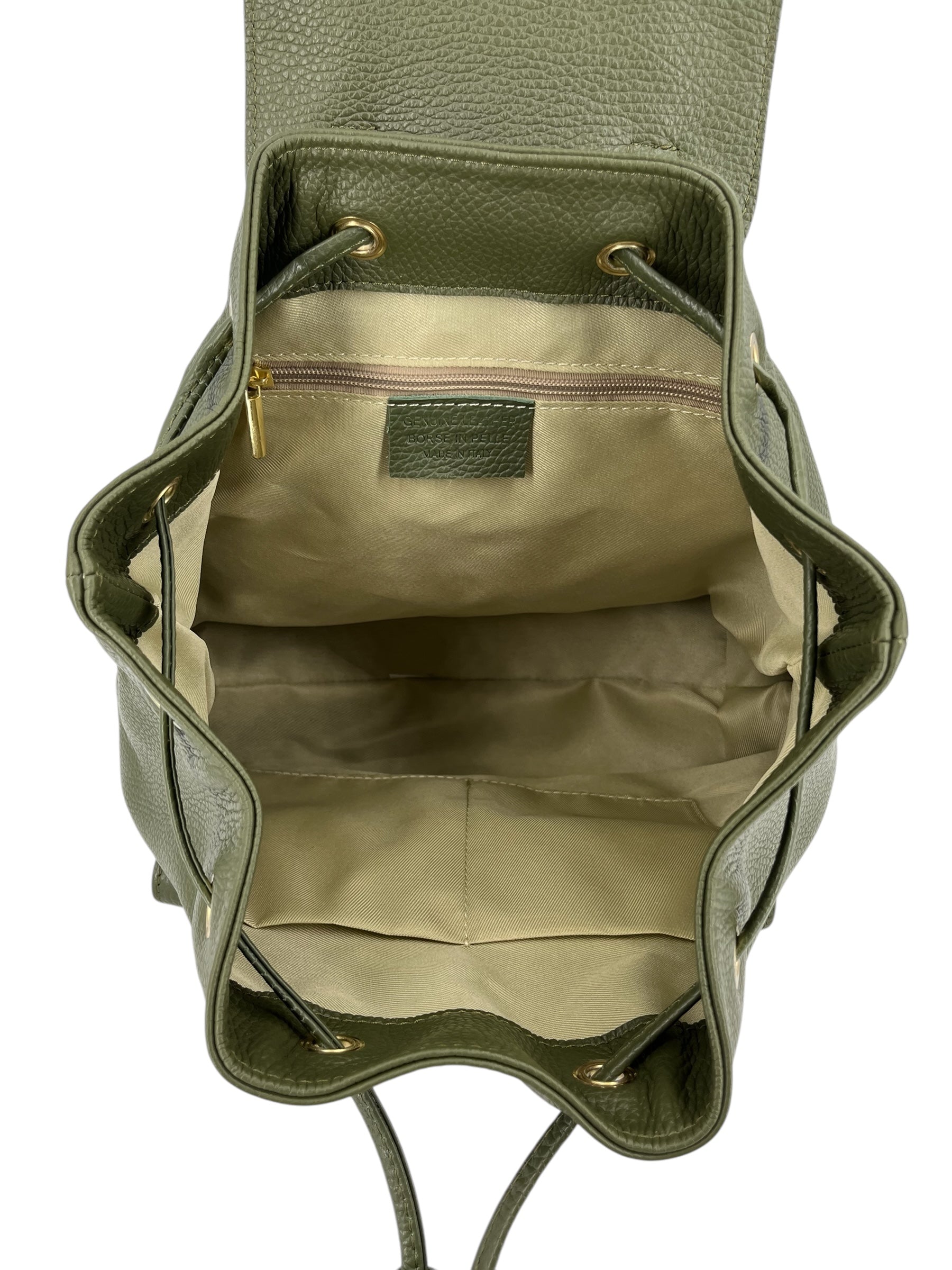 Emma – Women's backpack in genuine Italian leather with adjustable shoulder straps, spacious interior and gold buckle