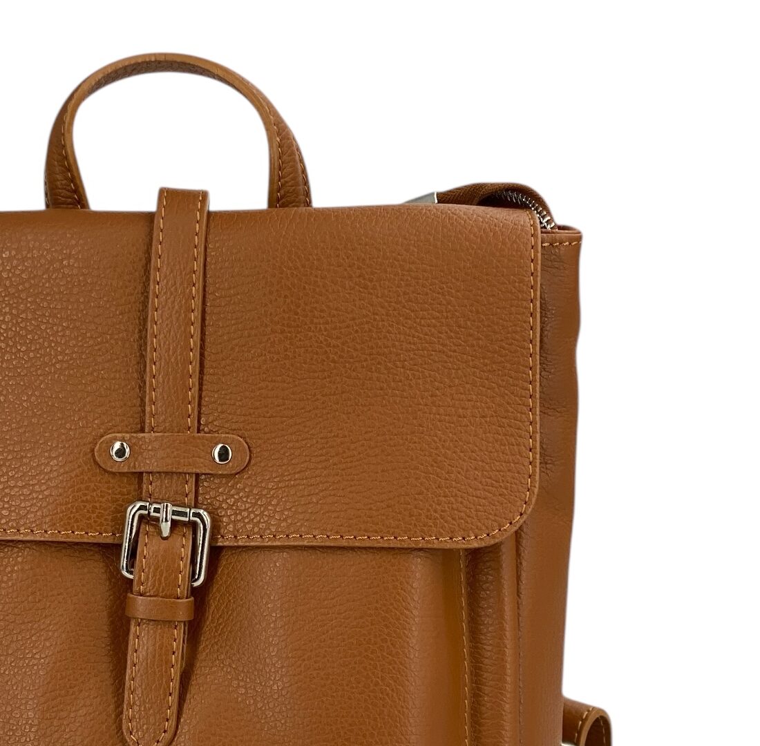 Manon – Women's backpack in genuine Italian leather with lined interior, front pocket and adjustable shoulder straps
