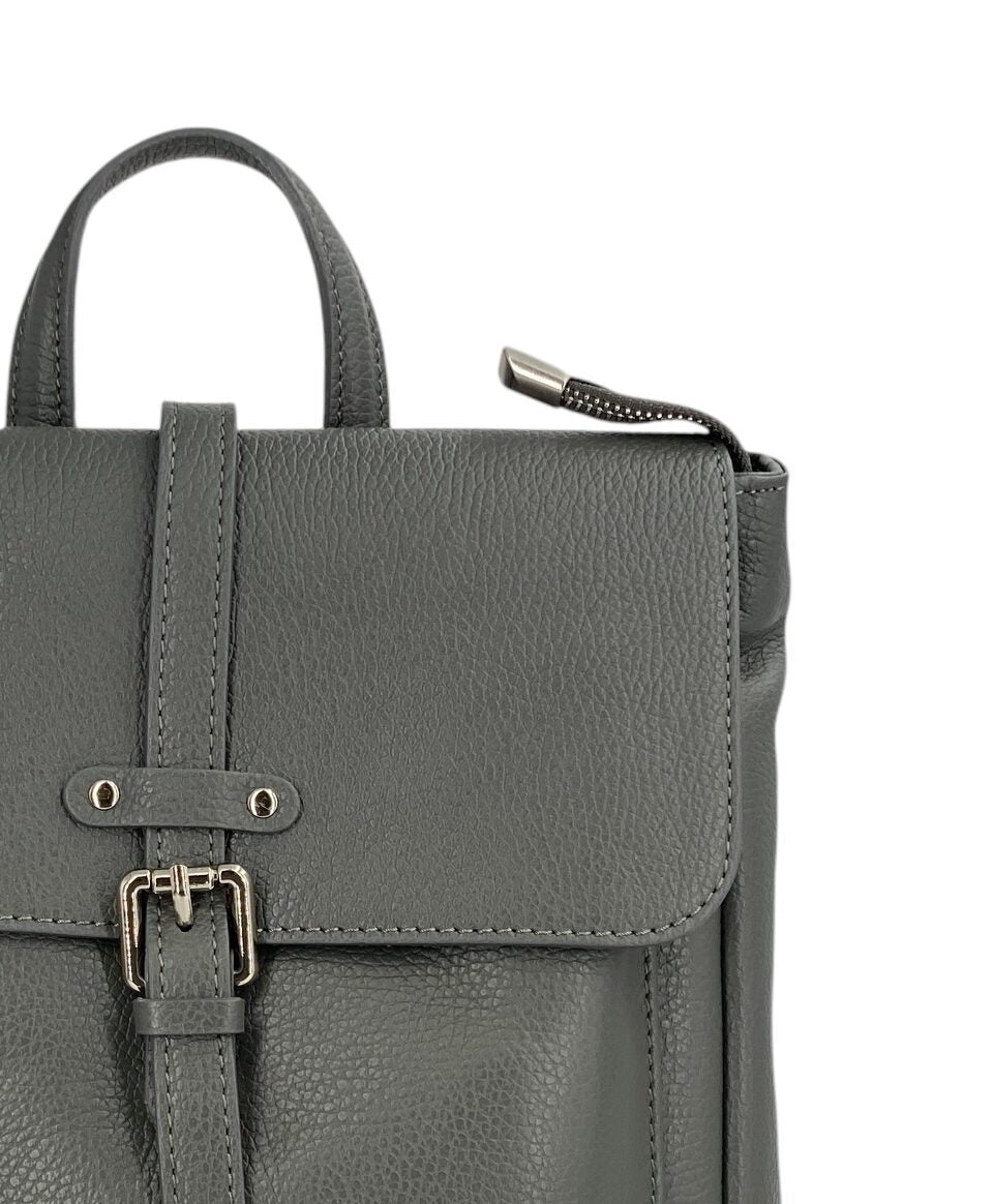 Manon – Women's backpack in genuine Italian leather with lined interior, front pocket and adjustable shoulder straps