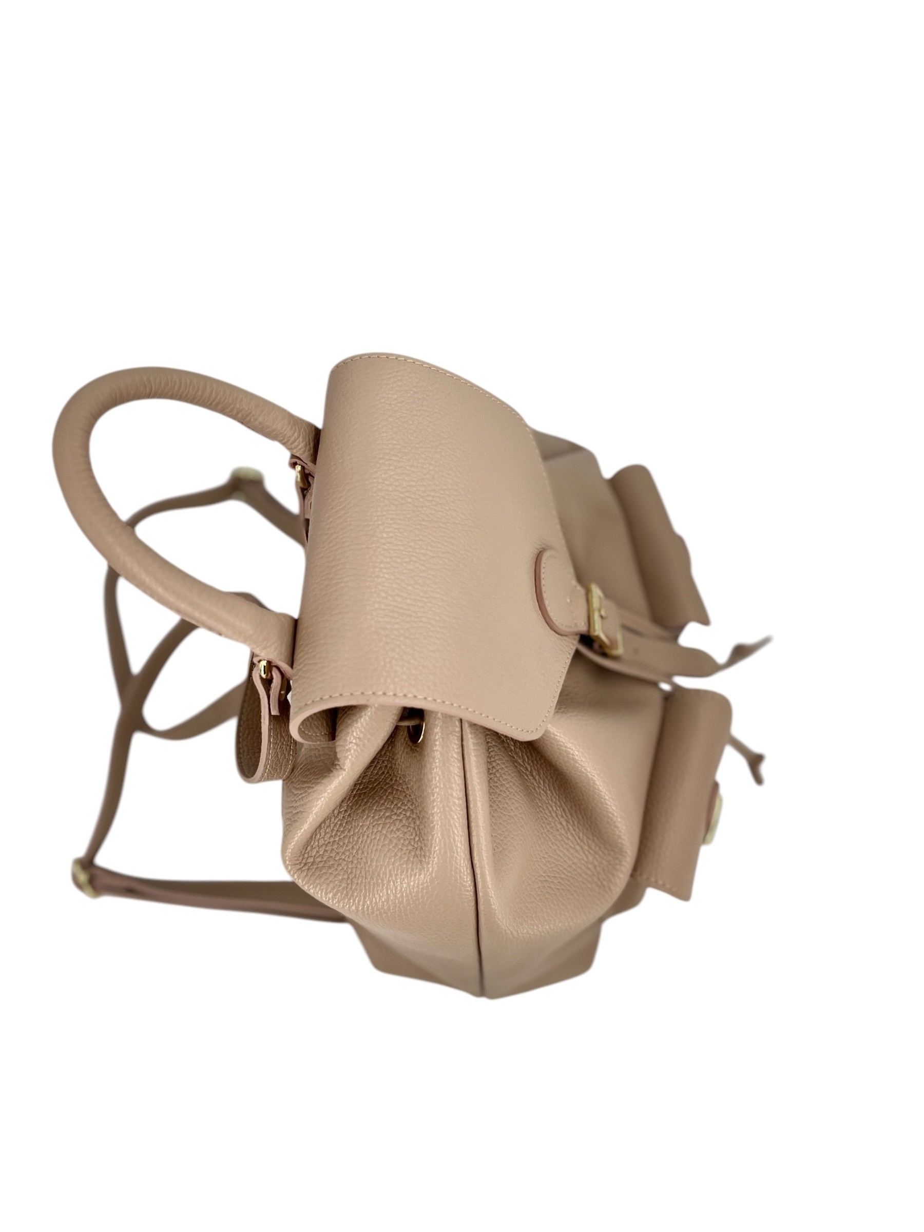 Emma – Women's backpack in genuine Italian leather with adjustable shoulder straps, spacious interior and gold buckle