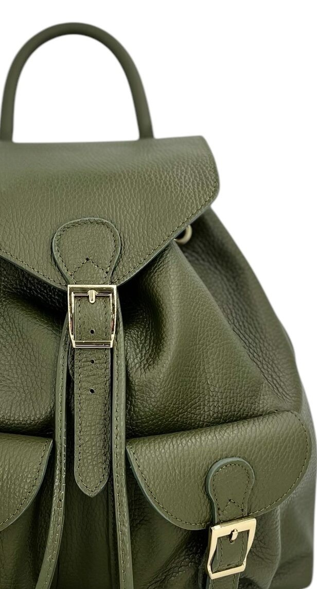 Emma – Women's backpack in genuine Italian leather with adjustable shoulder straps, spacious interior and gold buckle