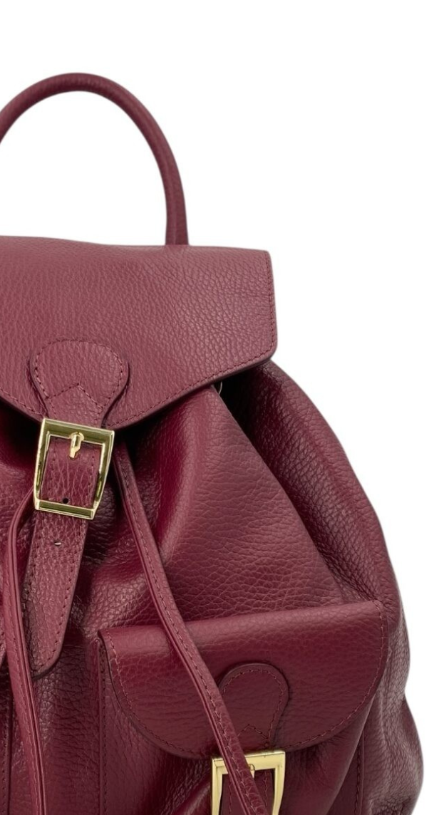 Emma – Women's backpack in genuine Italian leather with adjustable shoulder straps, spacious interior and gold buckle