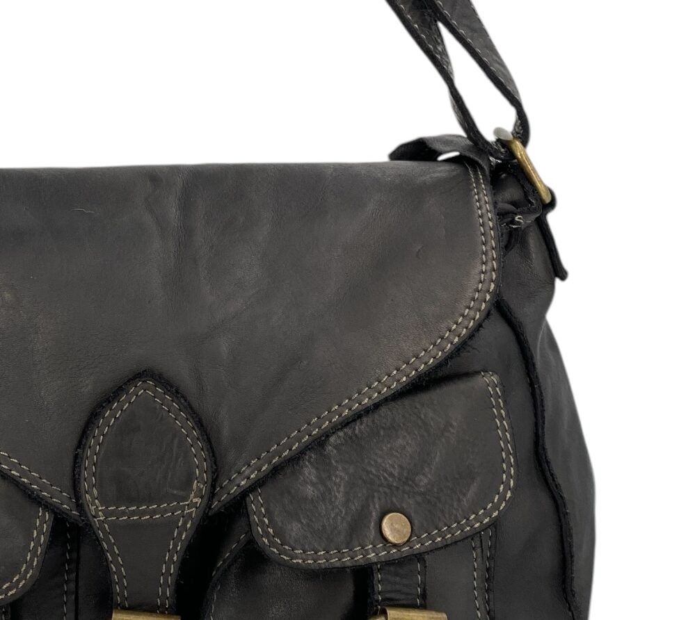Rose – Damen-Umhängetasche aus echtem italienischen Kalbsleder, handgefertigt mit doppelten Vordertaschen