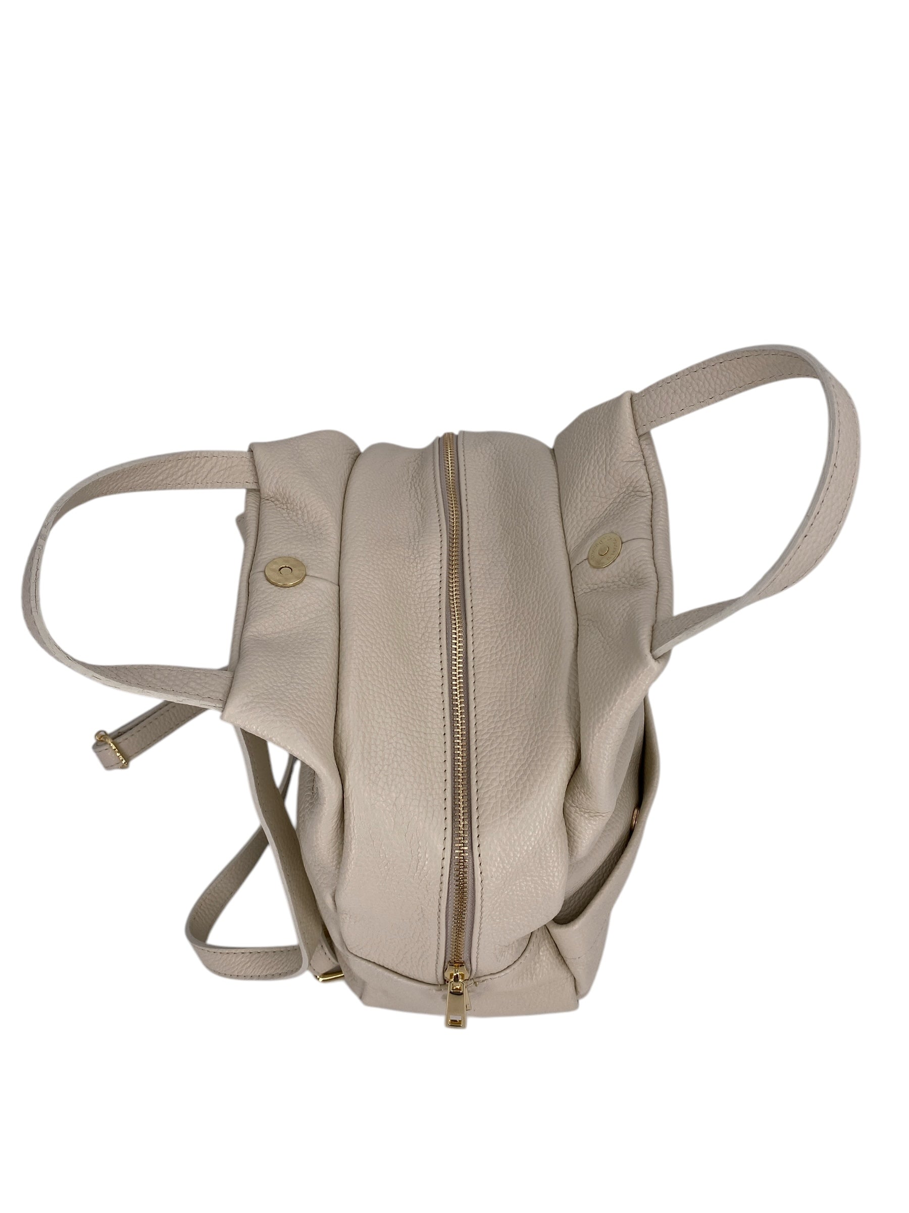 Margaux – Women's backpack in genuine Italian leather with a double gold zip and multiple pockets.