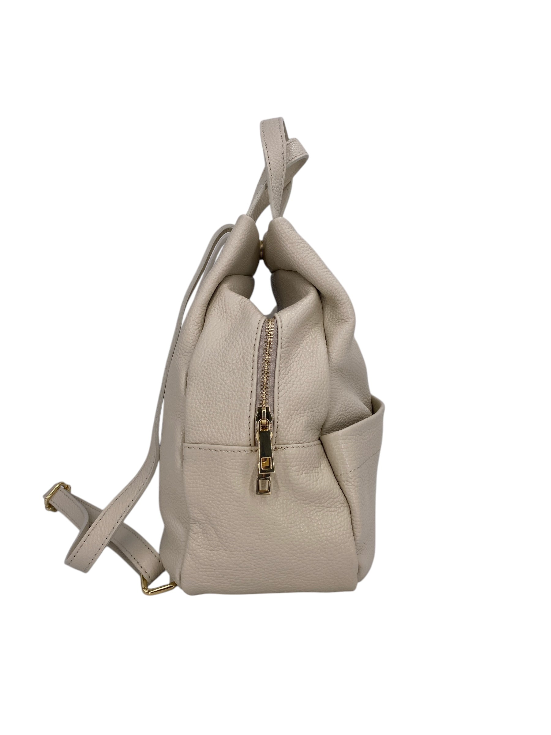 Margaux – Women's backpack in genuine Italian leather with a double gold zip and multiple pockets.