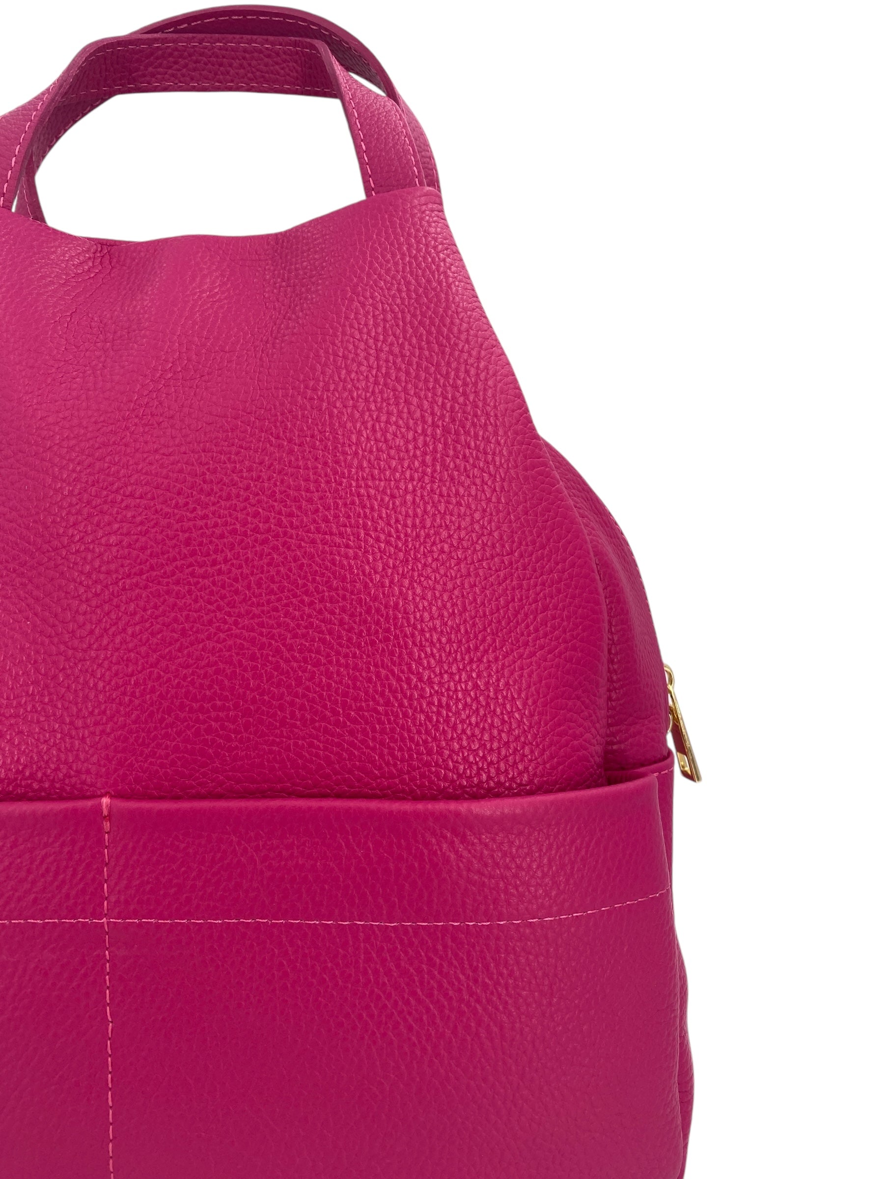 Margaux – Women's backpack in genuine Italian leather with a double gold zip and multiple pockets.