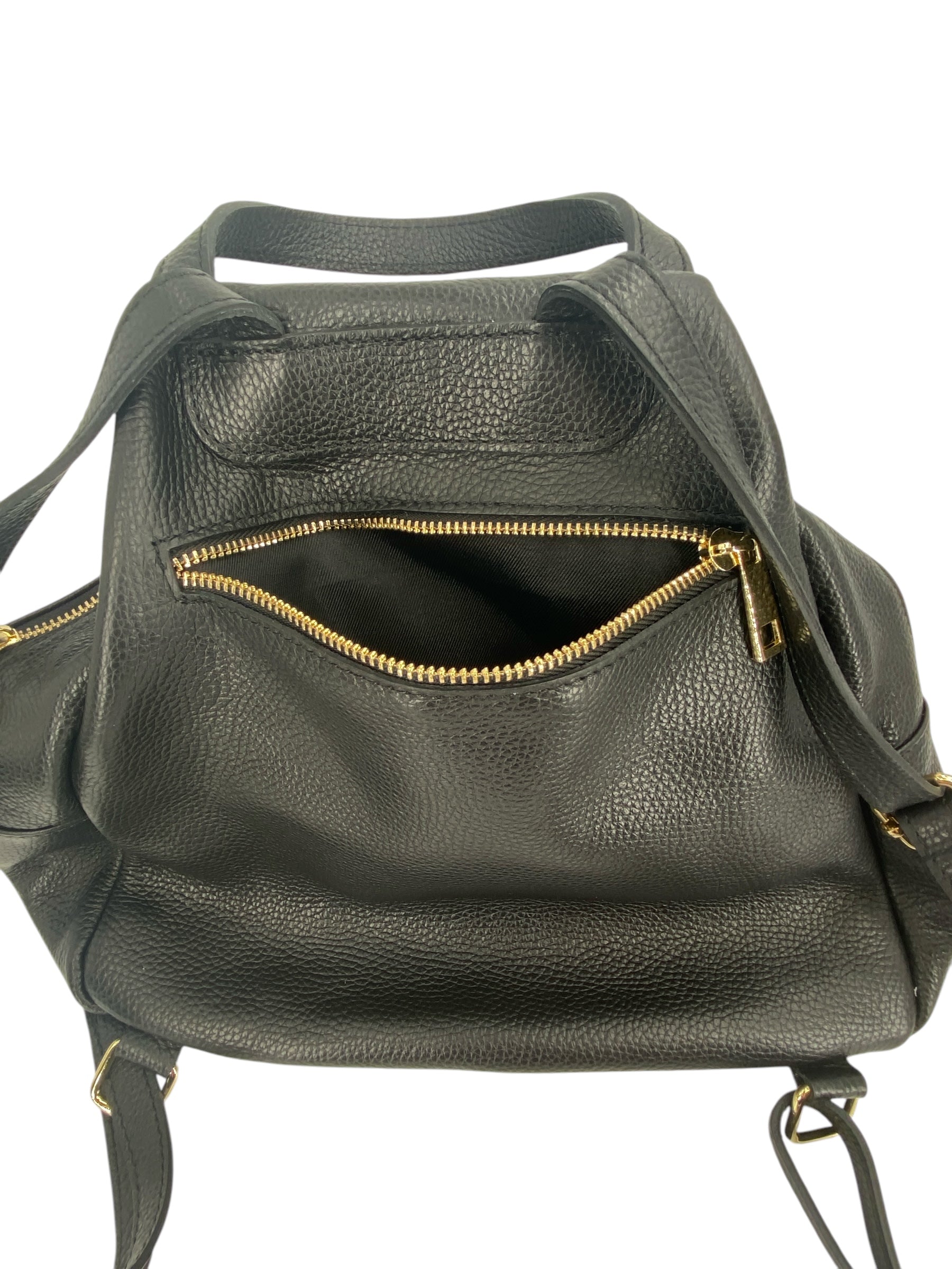 Margaux – Women's backpack in genuine Italian leather with a double gold zip and multiple pockets.