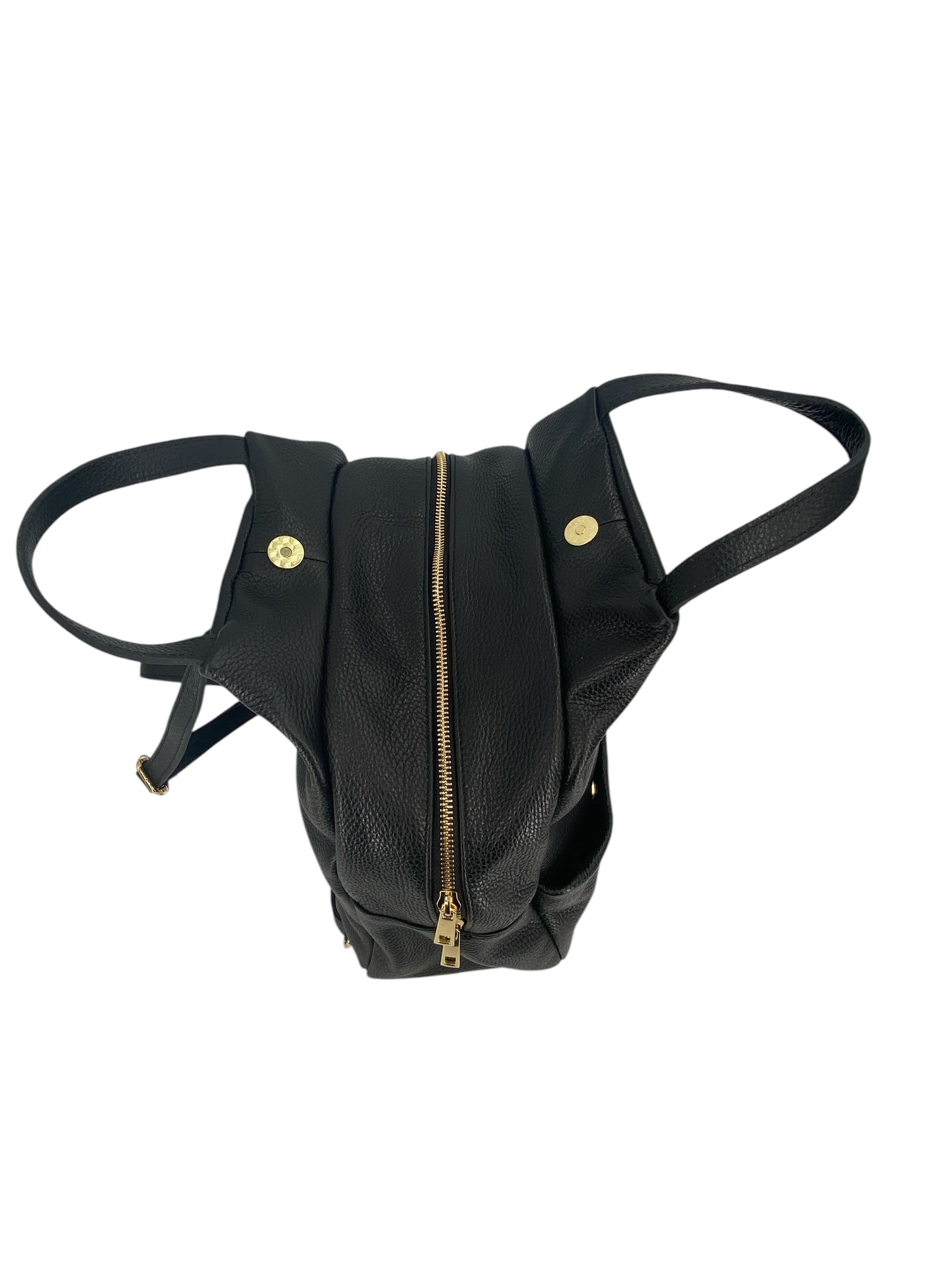 Margaux – Women's backpack in genuine Italian leather with a double gold zip and multiple pockets.