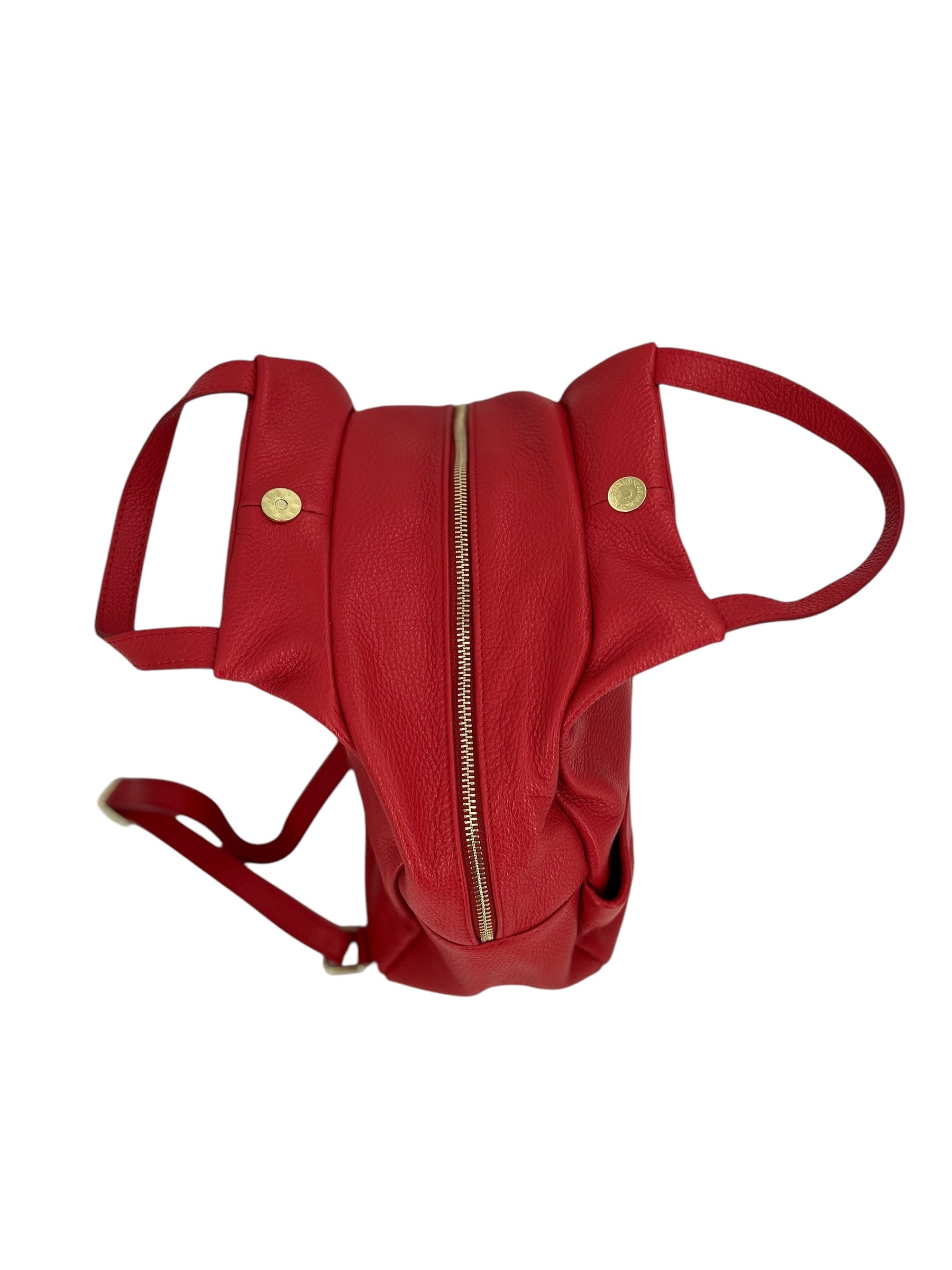 Margaux – Women's backpack in genuine Italian leather with a double gold zip and multiple pockets.