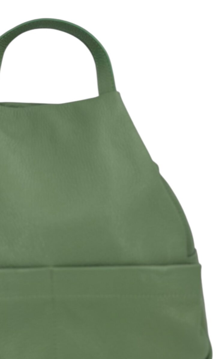Margaux – Women's backpack in genuine Italian leather with a double gold zip and multiple pockets.