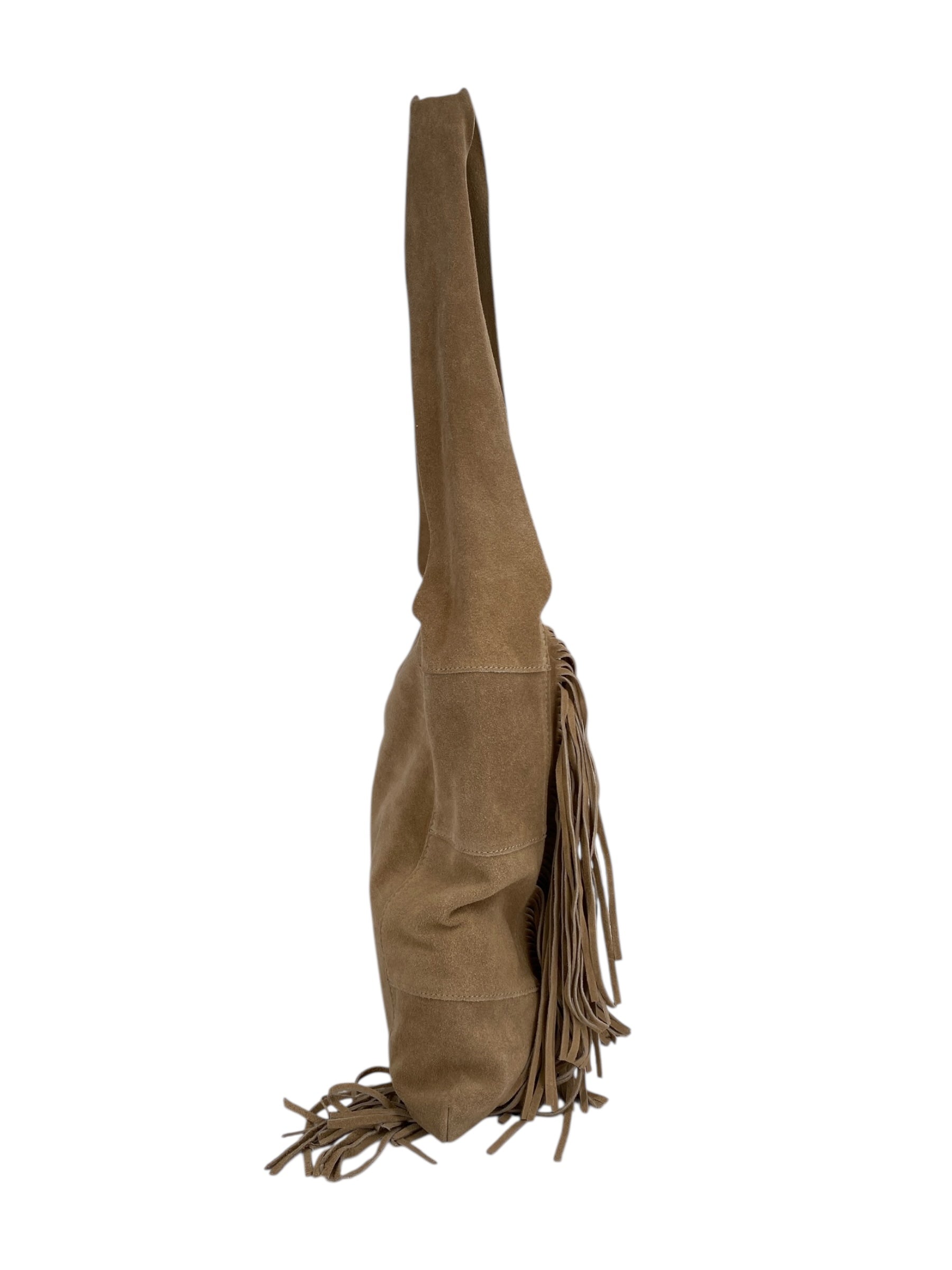 Georgette - L’eleganza del camoscio, il carattere delle frange