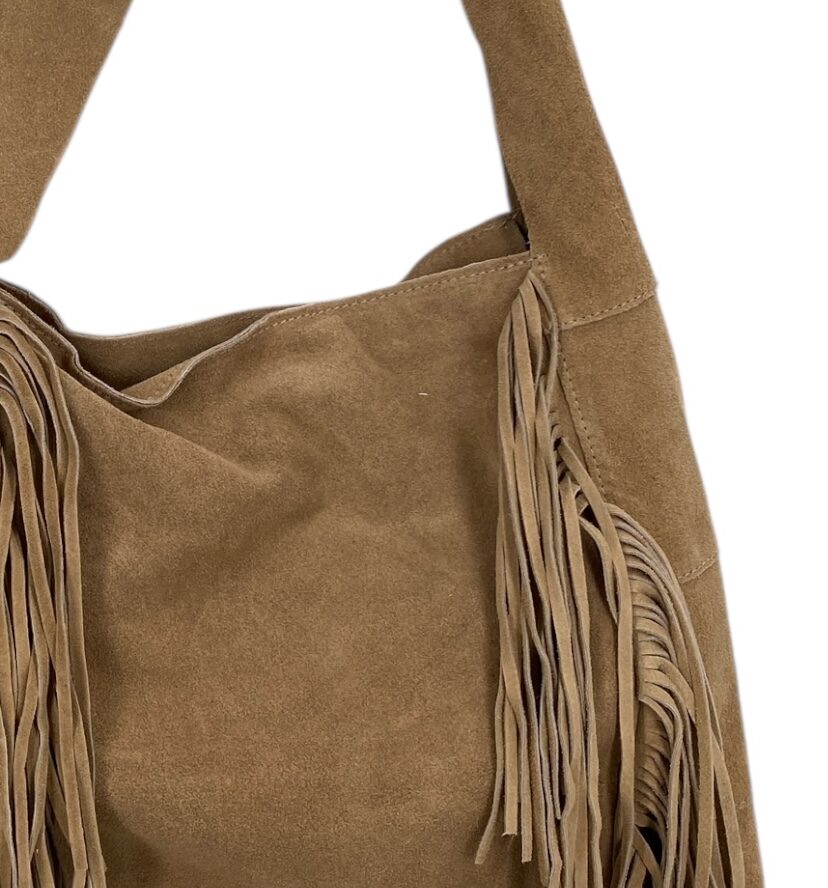 Georgette - L’eleganza del camoscio, il carattere delle frange