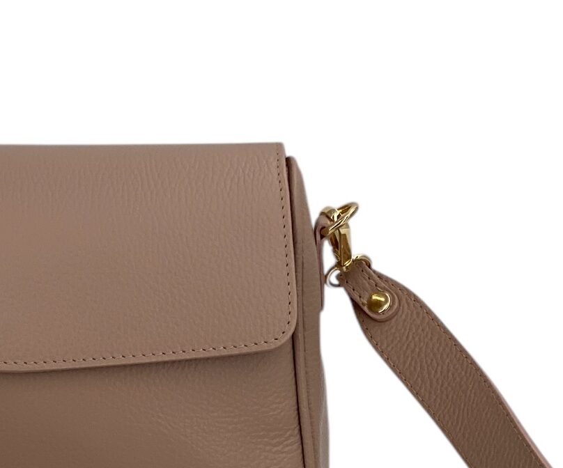 Alicia - stile delicato, carattere deciso.