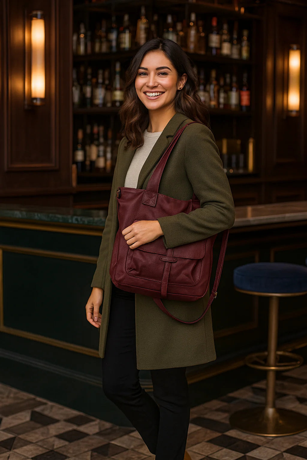 Mathilde – Damenhandtasche und Umhängetasche aus echtem italienischen Leder mit doppelt verstärkten Griffen und Innentaschen