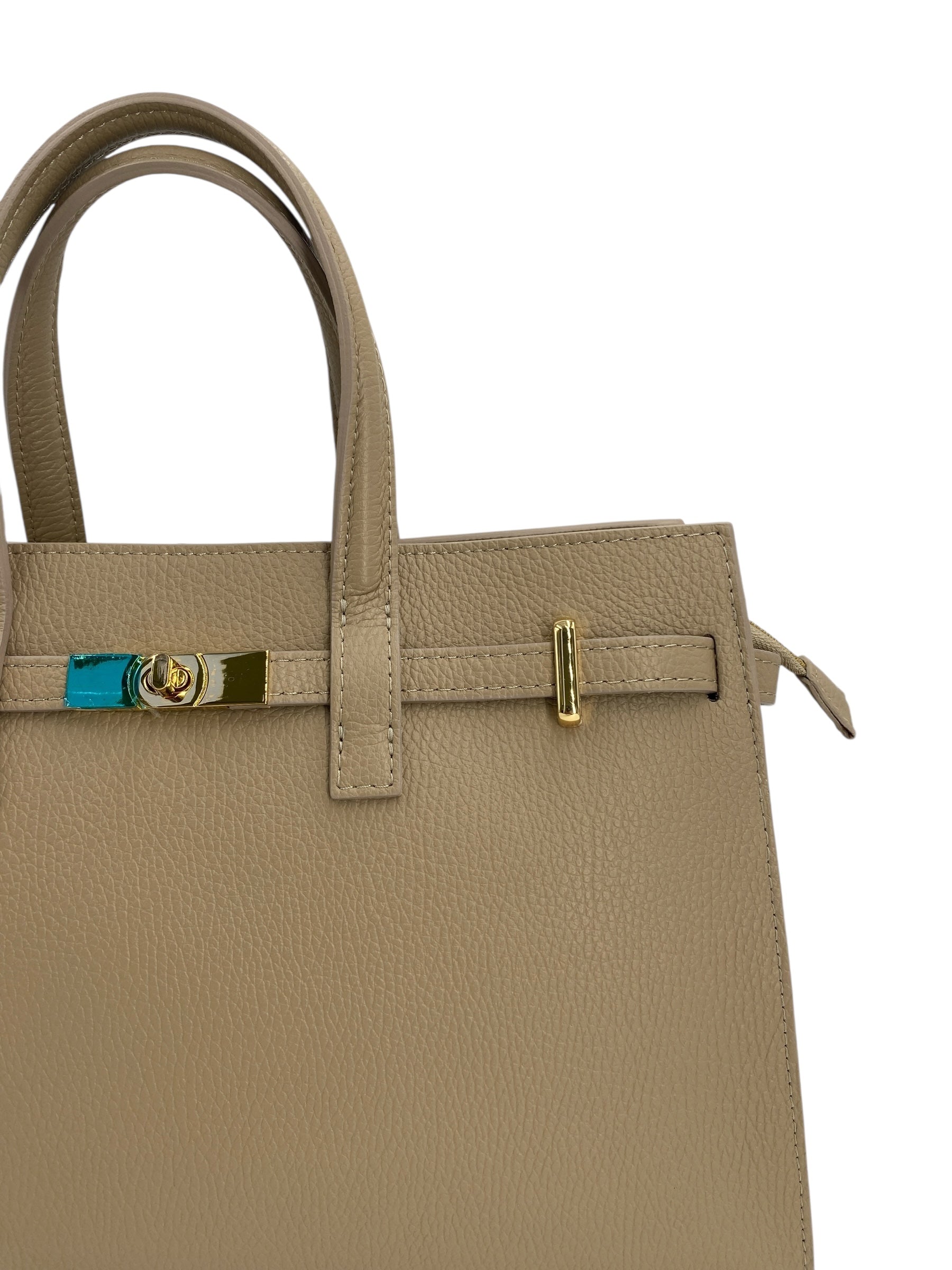 Francoise - Minimal Ed Eleganza A Portata Di Mano.